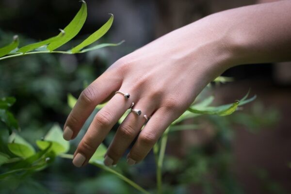 Poppy-pod adjustable ring